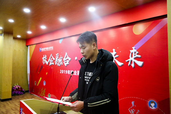 “校企融合，逐夢(mèng)未來(lái)”—2019校企冠名班簽約授牌儀式圓滿落幕