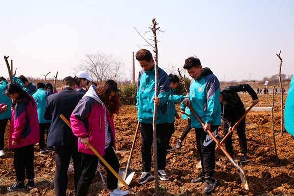 “攜手植樹(shù)，共創(chuàng)藍(lán)天”丨南京新華師生共筑新華育才林