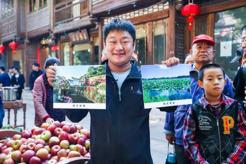 抖音達(dá)人石榴哥化身嗨學(xué)體驗(yàn)官，空降新華引爆直播間