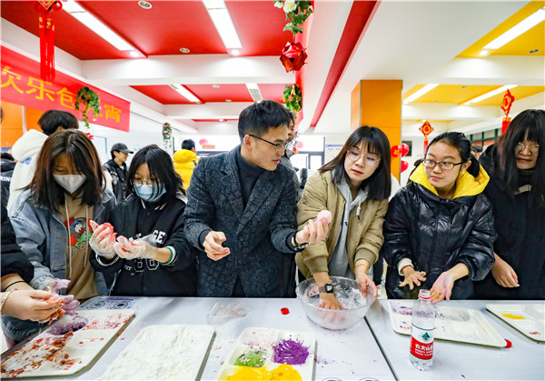 包湯圓，制花燈|熱熱鬧鬧過元宵